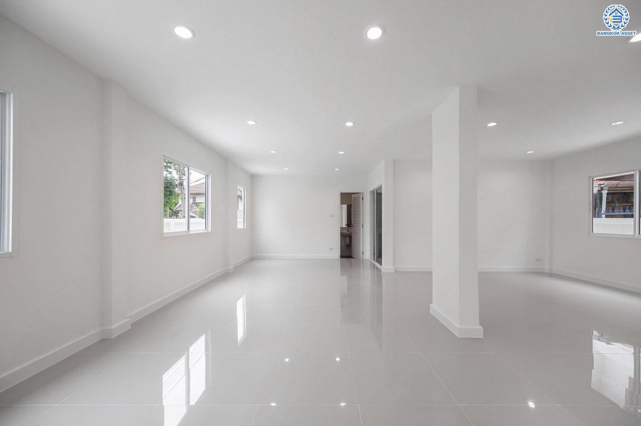 บ้านมือสองตกแต่งใหม่ โครงการ บ้านณัฐนันท์2 ดอนเมือง บ้านเดี่ยว หลังมุม  เนื้อที่ 56.9 ตร.ว. ฟังก์ชัน 3 ห้องนอน 3 ห้องน้ำ จอดรถได้ 1 คัน บนทำเลดีที่สุด ใกล้สนามบินดอนเมือง ทางด่วน "ศรีสมาน" และรถไฟฟ้าสายสีแดง "สถานีดอนเมือง"